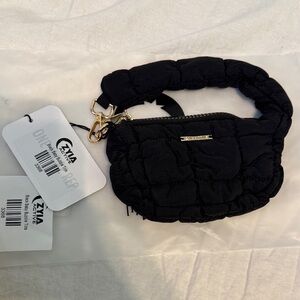 Zyia Black Quilted Padded Wristlet Clutch